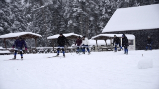 Sporcular Ilgaz Dağı’nda kayak sezonunu açtı