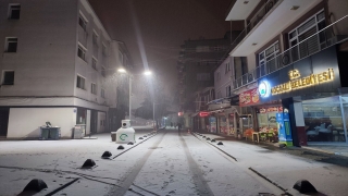 Zonguldak ve Sakarya’da vatandaşlar karın keyfini çıkardı