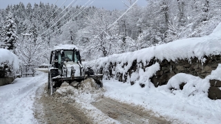 Karadeniz’de 3 ilde kar nedeniyle 351 köy yolu ulaşıma kapandı