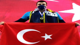 Milli yüzücü Emre Sakçı’dan dünya rekoru