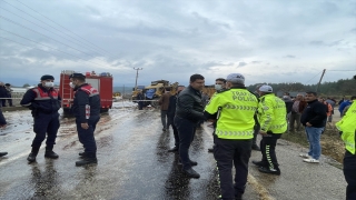 Antalya’da kamyon ile tırın çarpıştığı kazada bir kişi öldü, bir kişi yaralandı