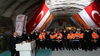 Ulaştırma ve Altyapı Bakanı Karaismailoğlu, Yeni Zigana Tüneli ışık görme törenine katıldı: