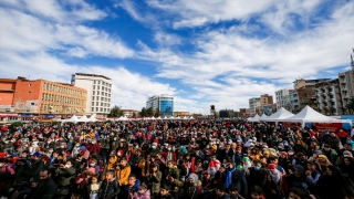 Diyarbakır’da şölende 2 ton hamsi ikram edildi