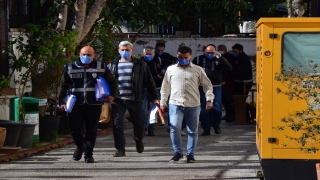 Antalya’da bir kişinin otomobilde öldürülmesiyle ilgili 5 şüpheli yakalandı