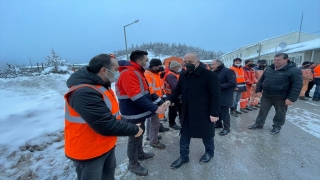 Türkİş Başkanı Atalay, karla mücadele eden karayolları işçilerini ziyaret etti: