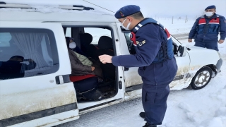 Çorum’da kar nedeniyle mahsur kalan diyaliz hastasını jandarma kurtardı 