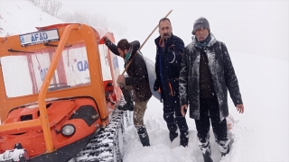 Bingöl’de kar ve tipi nedeniyle mahsur kalan 2 kişiyi AFAD ekipleri kurtardı