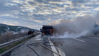 Osmaniye’de seyir halindeki tırda çıkan yangın hasara yol açtı