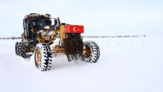 Nevşehir’de kar nedeniyle mahsur kalan çoban ve sürüsü kurtarıldı