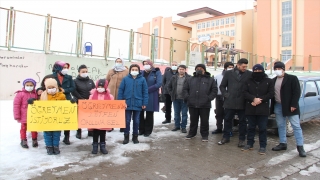 Kayseri’de öğrenci ve veliler öğretmenlerin göreve başlamamasını protesto etti