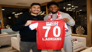 Antalyaspor, Brezilyalı forvet Luiz Adriano’yu kadrosuna kattı