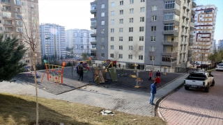 Kayseri’de freni boşalan pikap çocuk parkına girdi, 2 kişi yaralandı