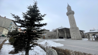 Erzurum’da kar ve tipi nedeniyle 23 yerleşimin yolu kapandı