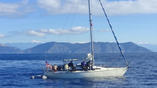 Fethiye açıklarında sürüklenen yelkenlideki 29 düzensiz göçmen kurtarıldı