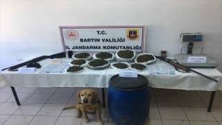 Bartın’da operasyon düzenlenen evde 5 kilogram esrar ele geçirildi