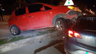 Adana’da otomobilin çaptığı 2 motosiklet sürücüsü yaralandı