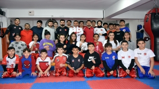 Kick boks antrenörü Adem Ayten, ”sporcu fabrikası” gibi çalışıyor: