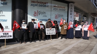 Vanlı aileler HDP İl Başkanlığı önündeki eylemlerini sürdürdü