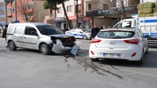 İstanbul’da 2 otomobilin çarpıştığı kazada 1 kişi yaralandı