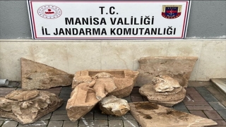 Manisa’da bir evde Roma dönemine ait kabartma ele geçirildi