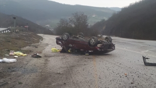 Samsun’da otomobilin devrilmesi sonucu iki kişi yaralandı