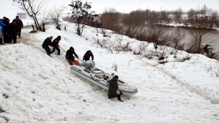 Muş’ta Karasu Nehri’ne düşen lise öğrencisini arama çalışması sürüyor