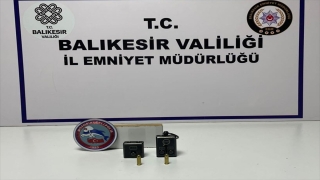 Balıkesir’de ”anahtarlık tabanca” ele geçirildi