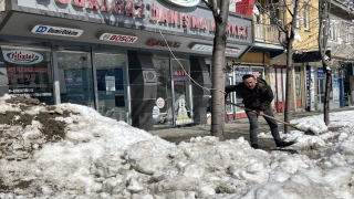 Isparta’da yoğun kar yağışı nedeniyle elektrik kesintisi yaşanıyor