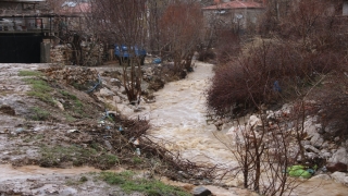 Kayseri’de sağanak nedeniyle taşan dereler ulaşımı aksattı 