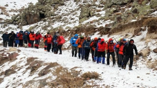 27 dağcıdan Ağrı Dağı’na zirve tırmanışı 