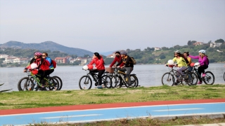 Fethiye’de kadınlar süslü bisikletleriyle pedal çevirdi