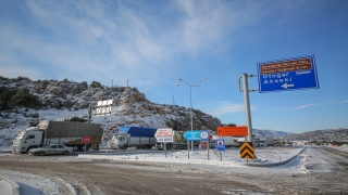 AntalyaKonya kara yolu kar nedeniyle ulaşıma kapatıldı