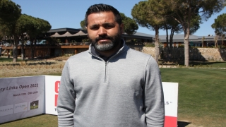 Antalya’daki turnuvada sporcular, 100 yıllık ekipmanlarla golf oynadı