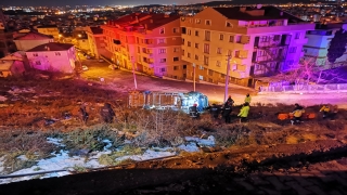 Kocaeli’de devrilen minibüsün sürücüsü yaralandı