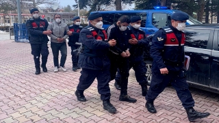 Konya’da çekiciyle tarım makineleri çaldığı ileri sürülen 2 şüpheli tutuklandı