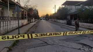 Hatay’da polisten kaçan otomobilden yol kenarına el bombası atıldı