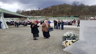 Srebrenitsa Soykırımı kurbanlarının ilk toplu cenaze töreninin 19. yıl dönümü