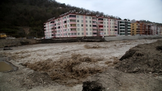 GÜNCELLEME Bozkurt’ta su seviyesinin yükseldiği Ezine Çayı üzerindeki iki köprü ulaşıma kapatıldı