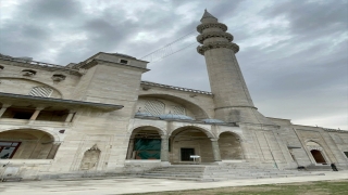 Süleymaniye Camisi’nin şerefesinden düşen parça kubbeye zarar verdi 