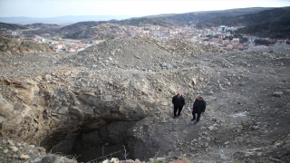 Tarihi İskilip Kalesi’nde Türk bayrağı dikmek için kazılan alanda su sarnıcı bulundu