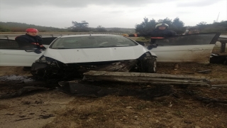 Mersin’de bariyerlere çarpan otomobilin sürücüsü yaşamını yitirdi