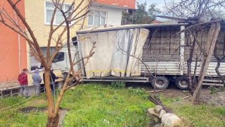 Ordu’da evin balkonuna çarpan kamyonun sürücüsü yaralandı