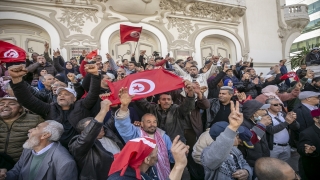 Tunus’ta “Şehitler Günü’nde” Cumhurbaşkanı Said’in olağanüstü kararları protesto edildi