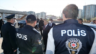 Cumhurbaşkanı Yardımcısı Oktay’dan, görev başındaki polislere ziyaret 