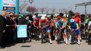 Tour of Türkiye’de dördüncü etabın startını Bakan Kasapoğlu verdi