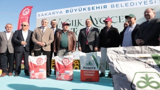 Sakarya’da 1000 çiftçiye 10 bin 640 kilogram yağlık ayçiçeği tohumu dağıtıldı