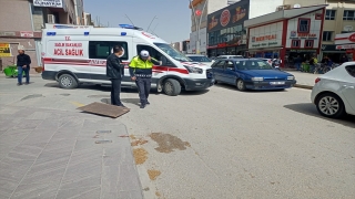 Konya’da şiddetli rüzgar nedeniyle çatıdan uçan parça bir kişiyi yaraladı