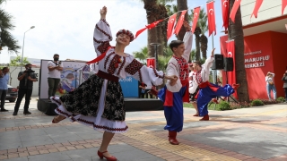 Ukraynalı çocuklar İzmir’de dans yeteneklerini sergiledi