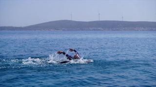 Otizmli sporcu Tuna Tunca, Sakız’dan Çeşme’ye yüzdü