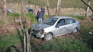 Samsun’da refüje çarpan otomobildeki 2 kişi yaralandı